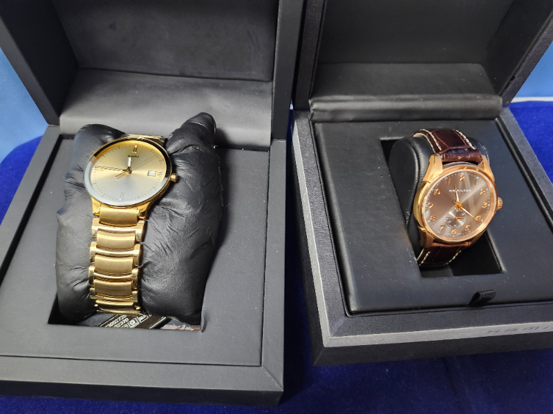 WATCHES 2 EACH — photo 1
