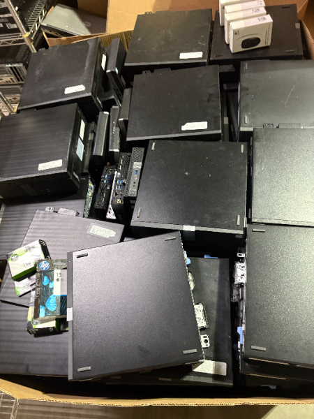 COMPUTER DESKTOP — photo 1