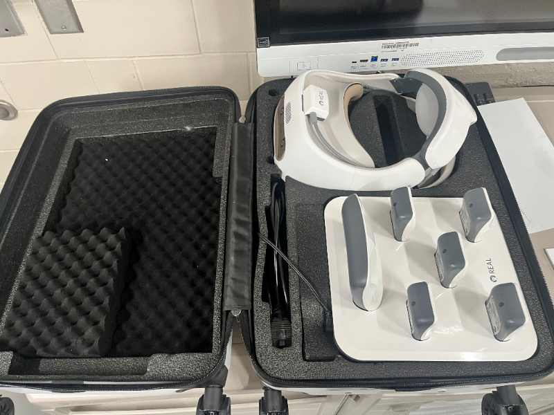 VR Headset — photo 1