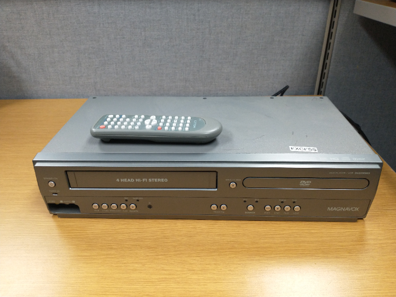 Video Cassette Recorder/DVD Player — photo 1