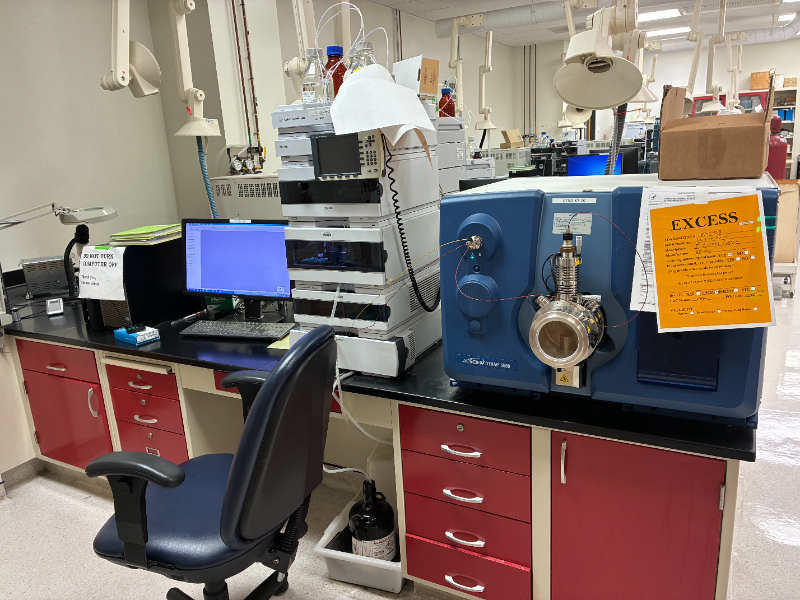 Q-Trap 5500 Shimadzu UFLC XR desktop — photo 1