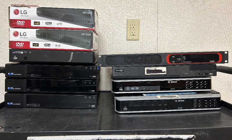 VARIOUS DVRs — photo 1