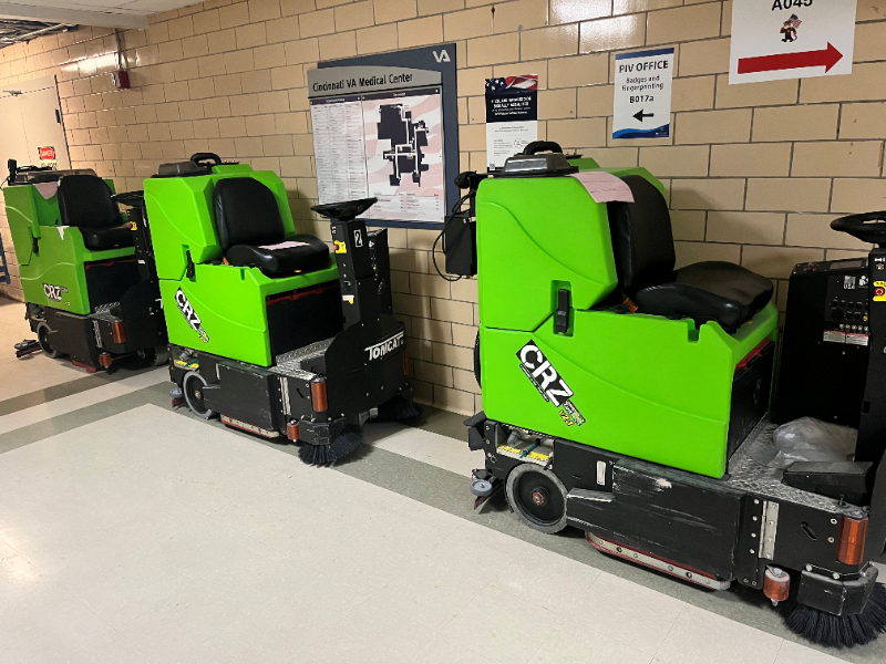 3 Tomcat Floor Cleaners — photo 1