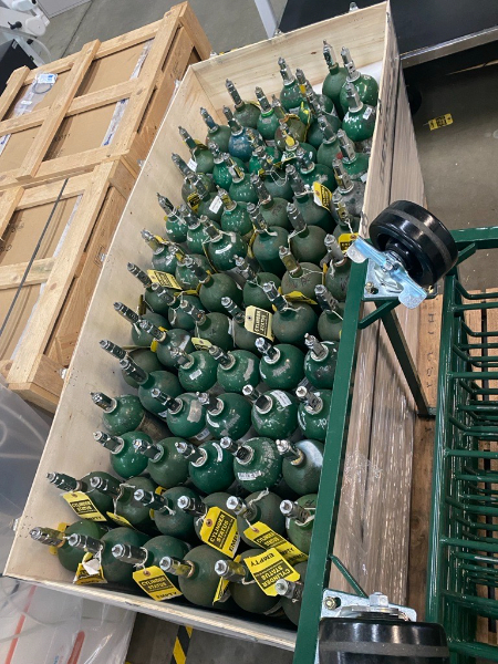 EMPTY MEDICAL E OXYGEN CYLINDERS — photo 1