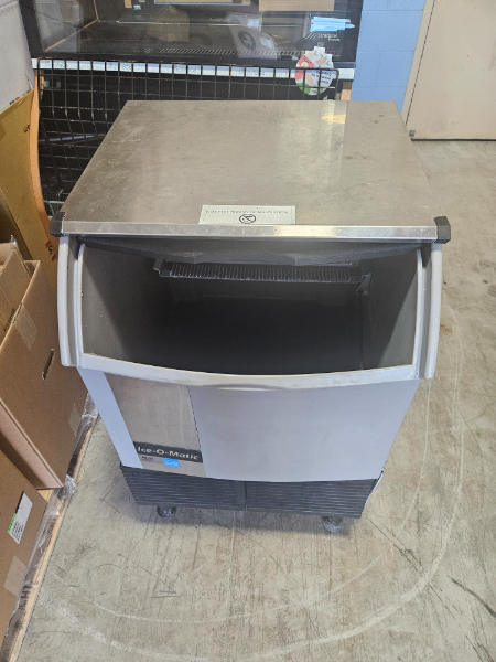 Ice Maker — photo 1