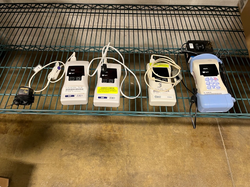 (5) PULSE OXIMETERS — photo 1