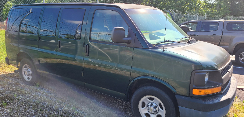 2004 Chevrolet Express Passenger 1500 3 DR