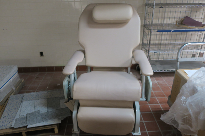 Bariatric Motorized Recliner - photo 1