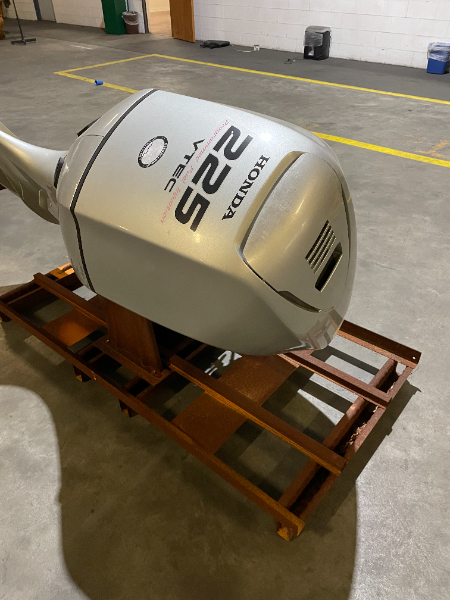 Outboard Motor — photo 1