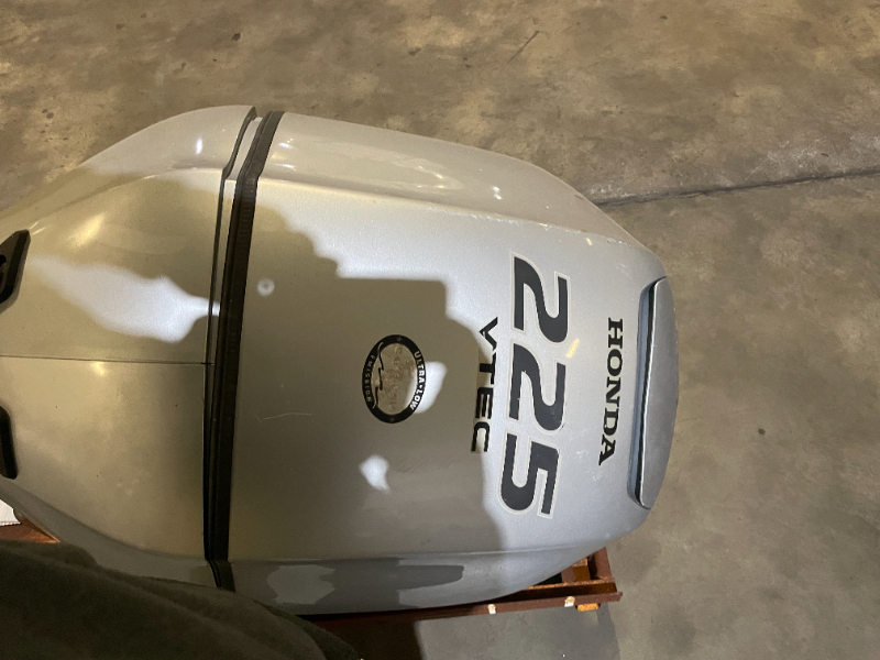 Outboard Motor — photo 1