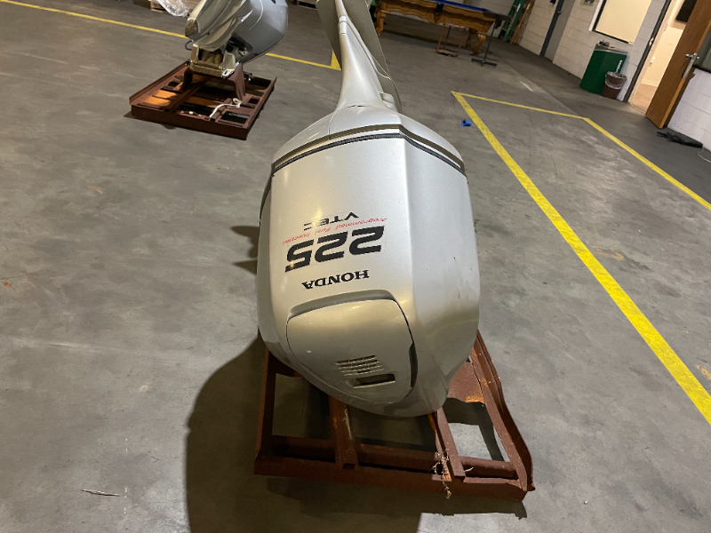 Outboard Motor — photo 1