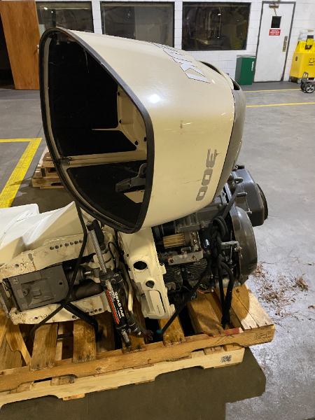 Outboard Motor Dual Prop — photo 1