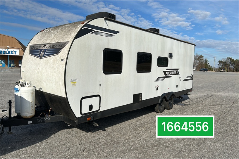 Travel Trailer — photo 1