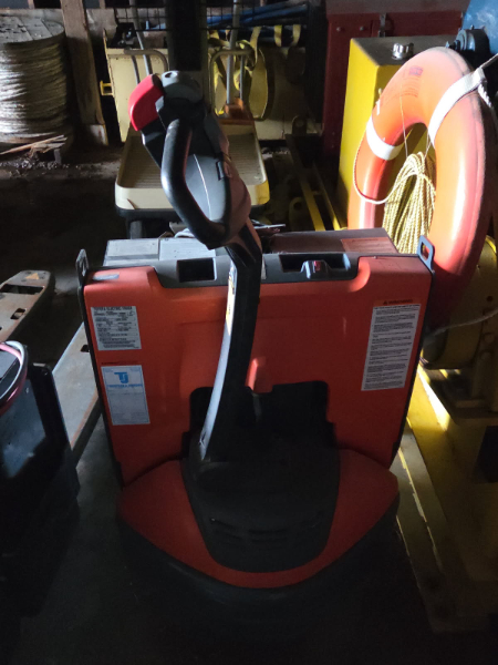 TOYOTA ELECTRIC PALLET JACK - SALVAGE