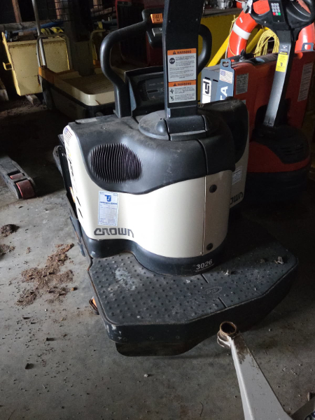 CROWN RIDING FORKLIFT - SALVAGE