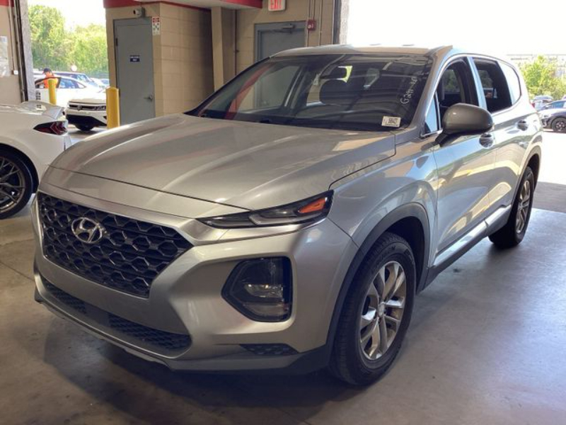 2020 HYUNDAI SANTA FE WINDSHIELD HAS CHIPS — photo 1