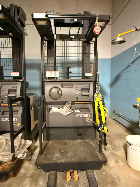 Crown SP3510-30 Forklift — photo 1