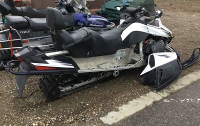 2010 Arctic Cat TZ1 Touring Snowmobile — photo 1