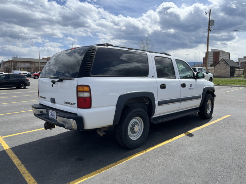 2002 Chevrolet Suburban — photo 1