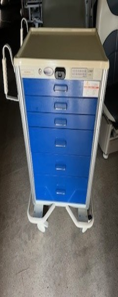 4 Medical Carts — photo 1