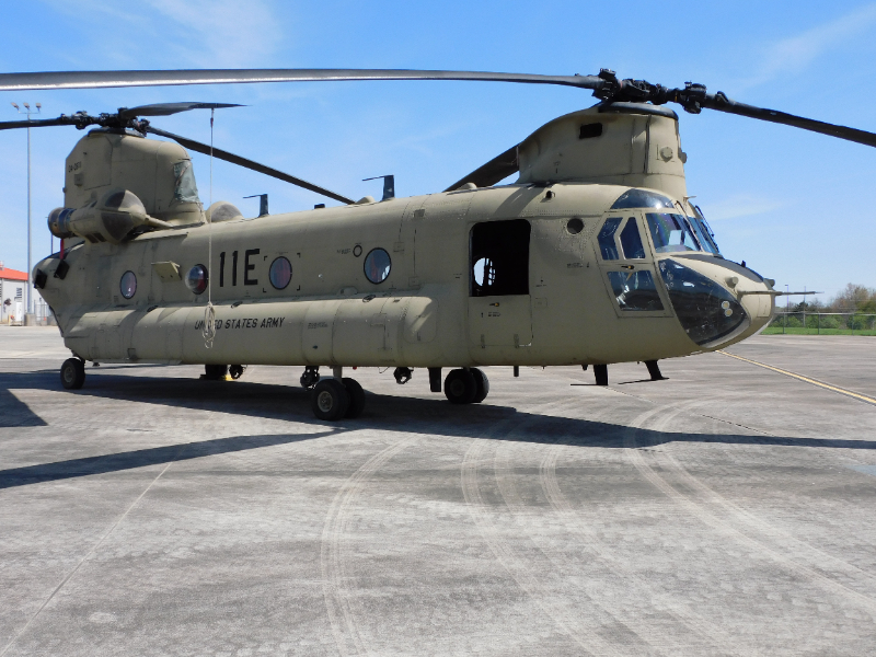 BOEING CH-47F CHINOOK HELICOPTER SN: 04-08711 — photo 1