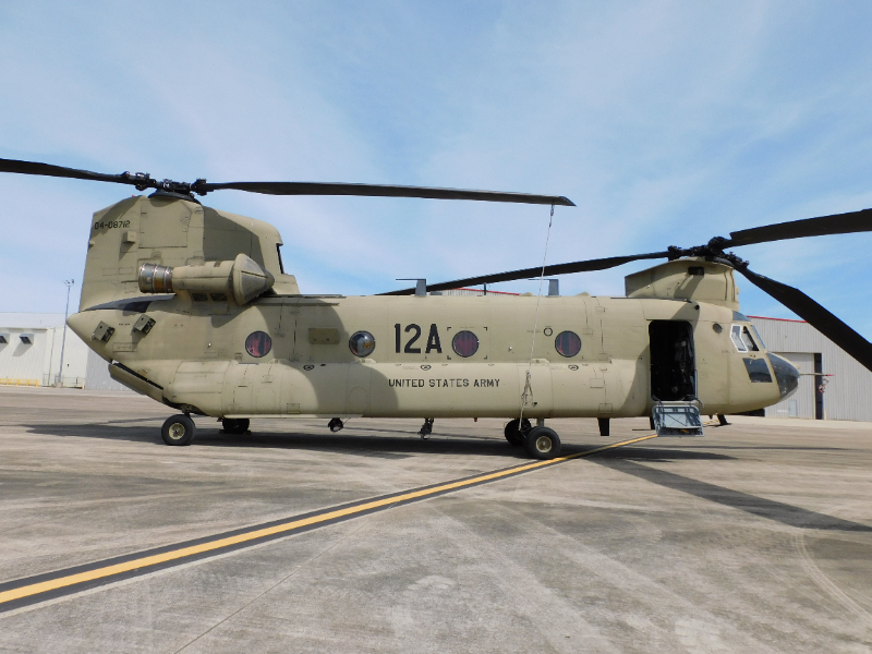 BOEING CH-47F CHINOOK HELICOPTER SN: 04-08712 — photo 1