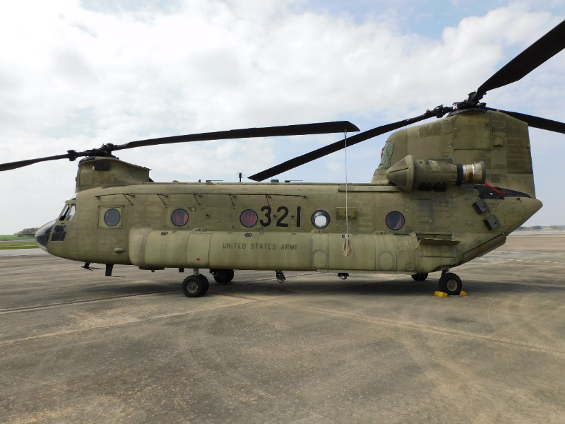 BOEING CH-47F CHINOOK HELICOPTER SN: 07-08732 — photo 1