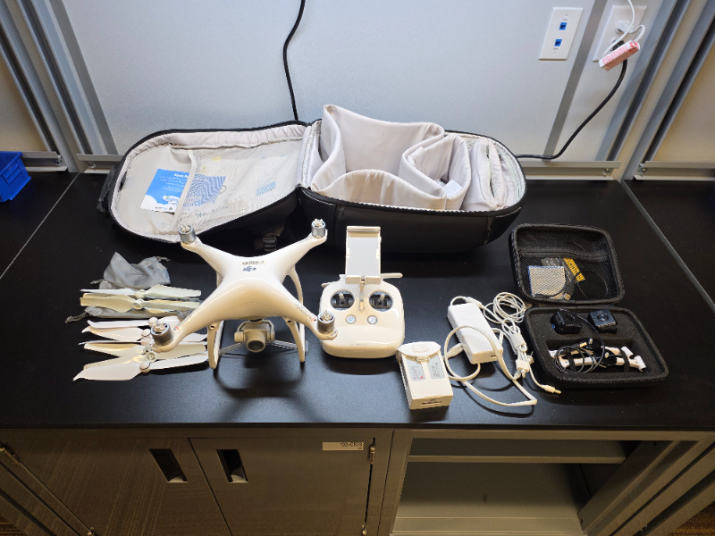 2ea, DJI Phantom 4 drones — photo 1