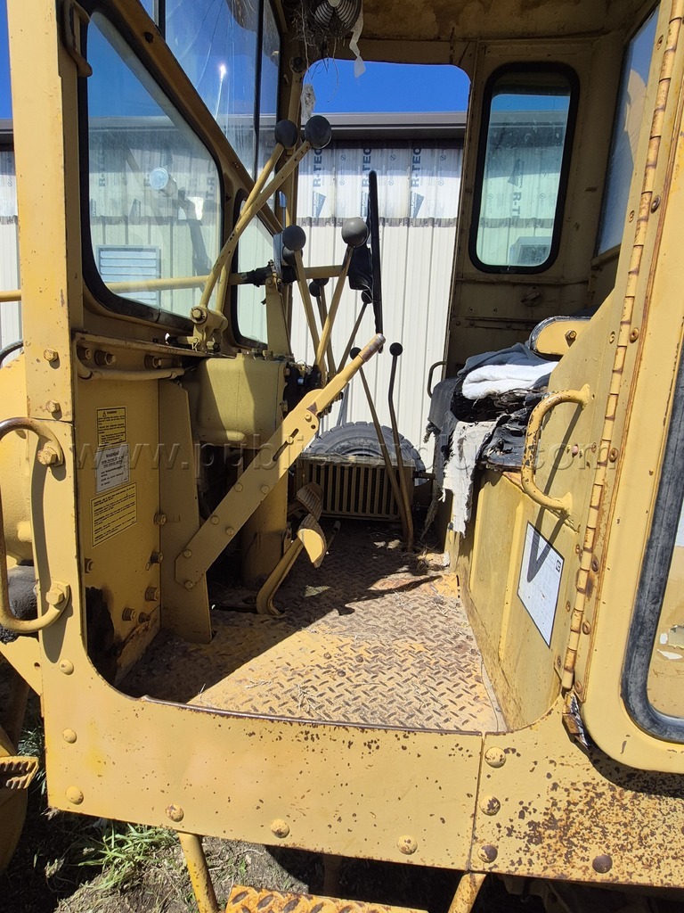 1969 Cat 120 Road Grader - photo 5
