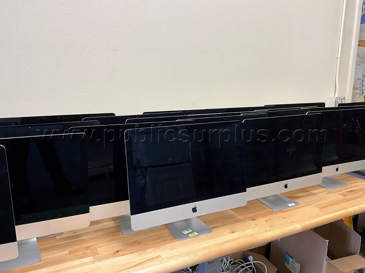 One Lot of Miscellaneous Apple Computers & Devices, Used - photo 3