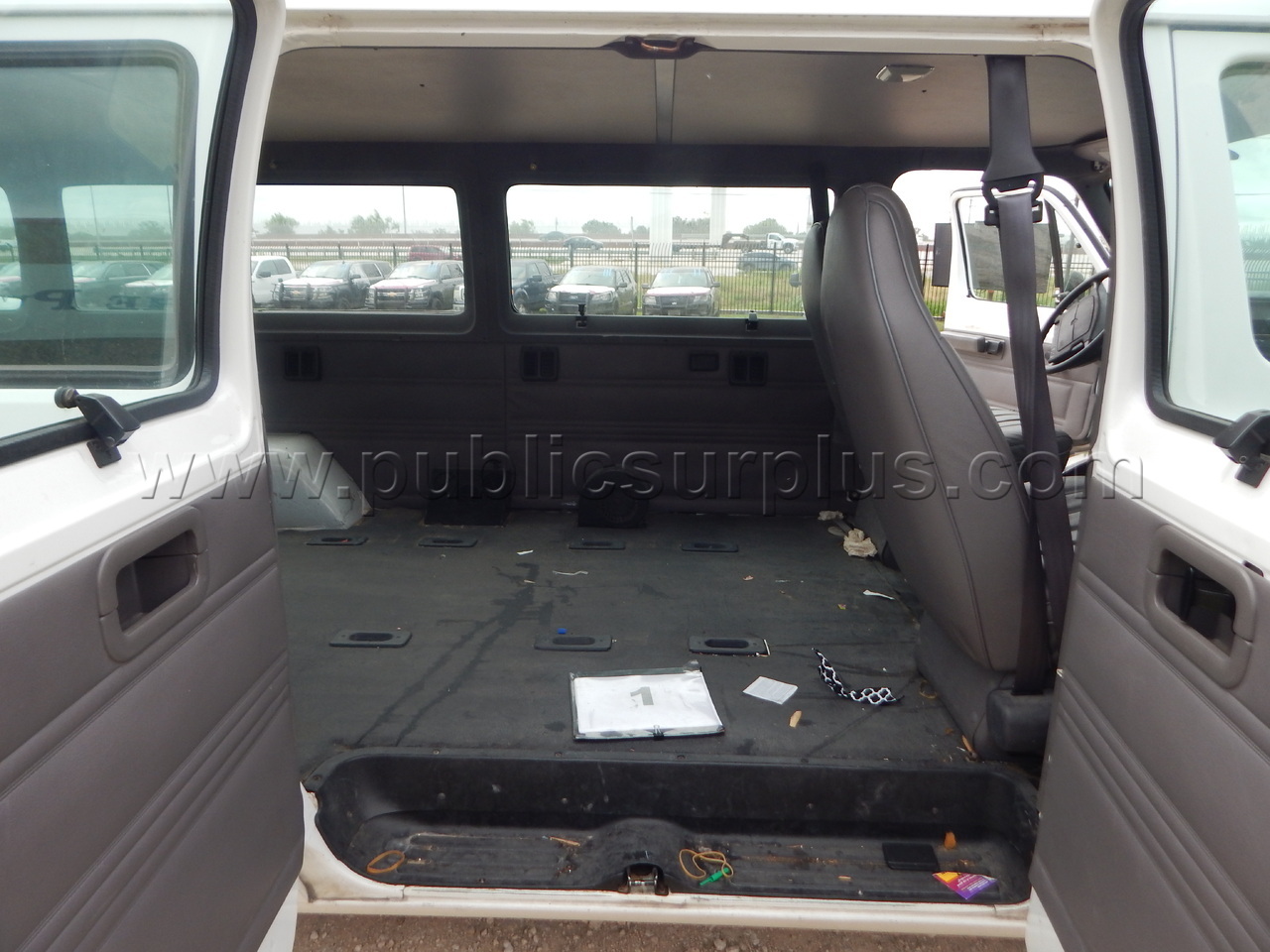 Lot 1 - 1996 Dodge Van 5.9 - 2B5WB35Z9TK144803 - photo 5