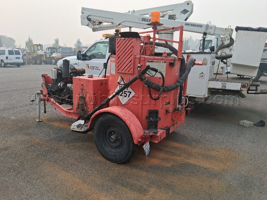 Crafco Super Shot 125 Isuzu Diesel Trailer Mounted Crack Sealer 3169 hrs - photo 2