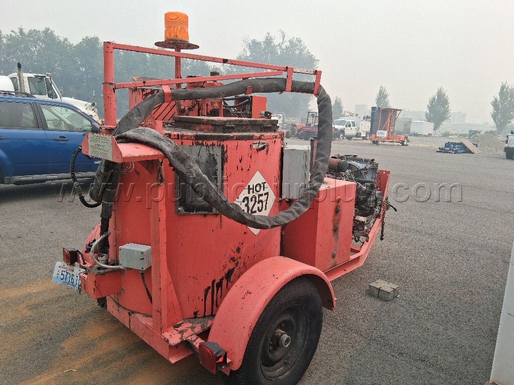 Crafco Super Shot 125 Isuzu Diesel Trailer Mounted Crack Sealer 3169 hrs - photo 3