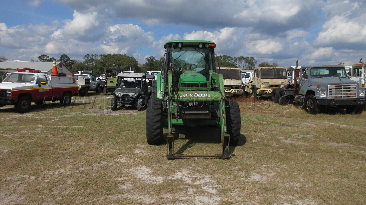0T000446 2003 JOHN DEERE 6420 TRACTOR PIN# L06420A365470 - D6 - photo 4