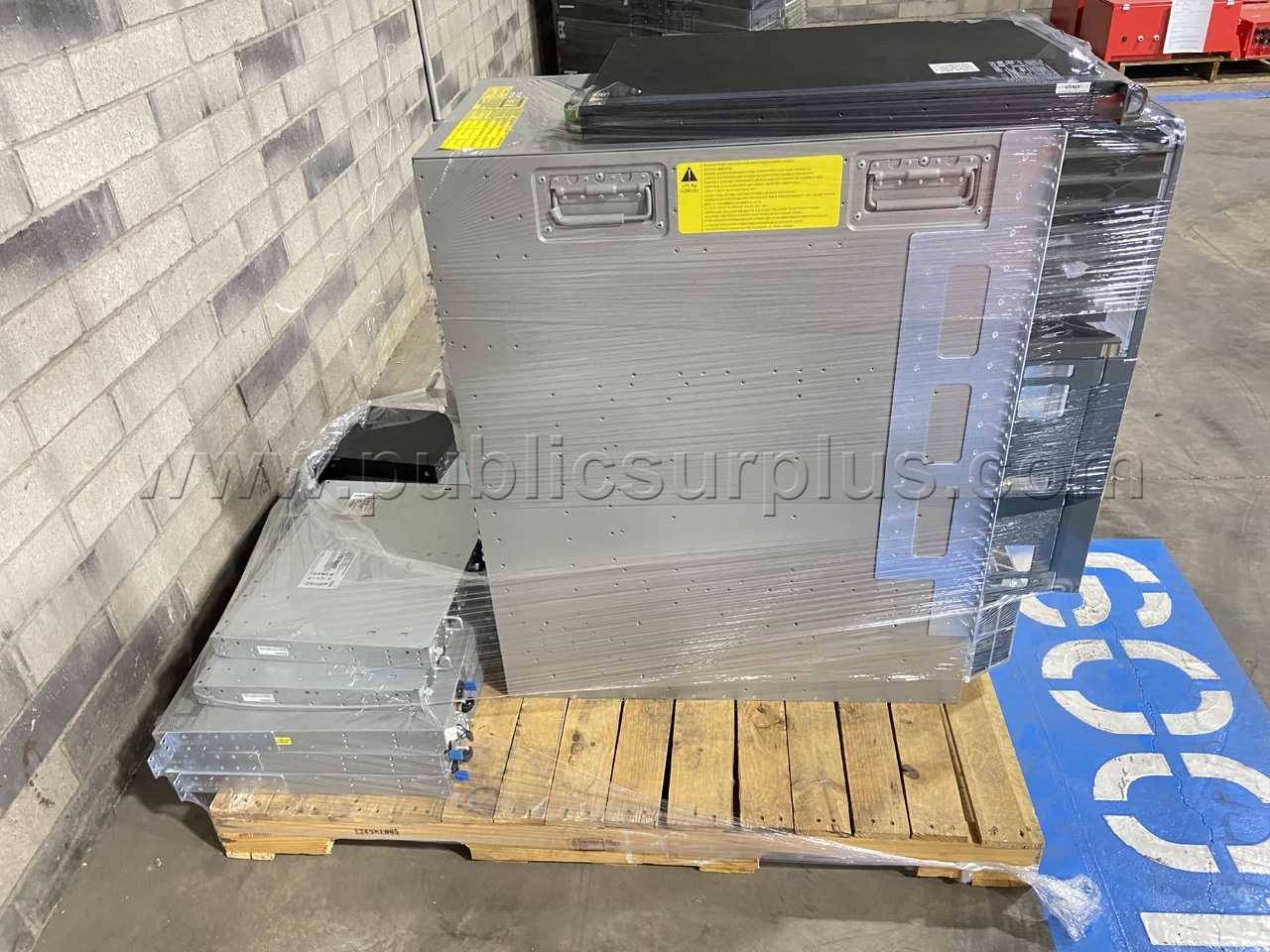 1 Pallet of Networking Equipment  /RA - photo 3