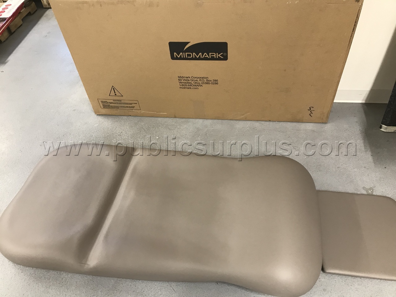 Midmark 626 Premium Ultrafree 28" Heated Upholstery Exam Chair Top - photo 2