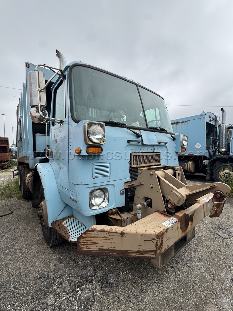 1999 VOLVO EXPEDITOR GARBAGE TRUCK - photo 2
