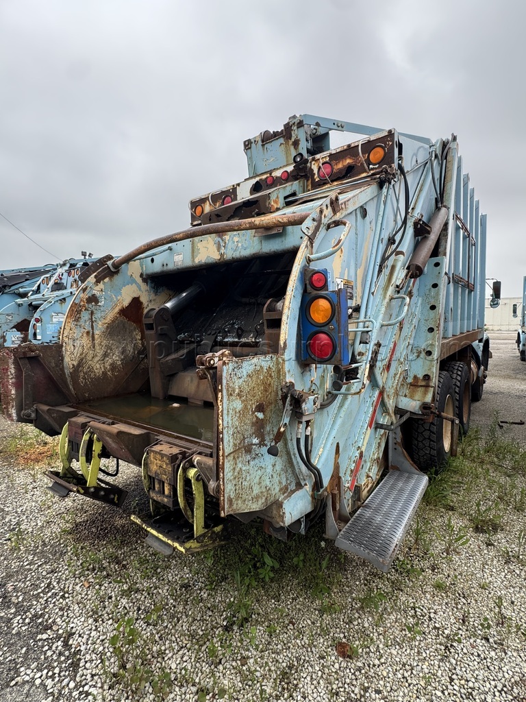 1999 VOLVO EXPEDITOR GARBAGE TRUCK - photo 4