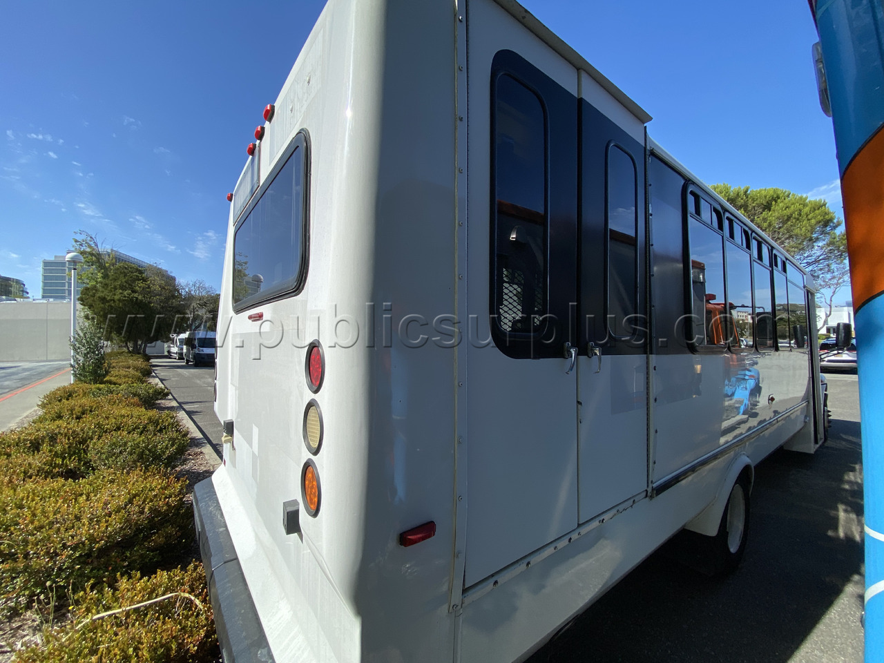 2014 International Shuttle (CA 2363) - photo 3
