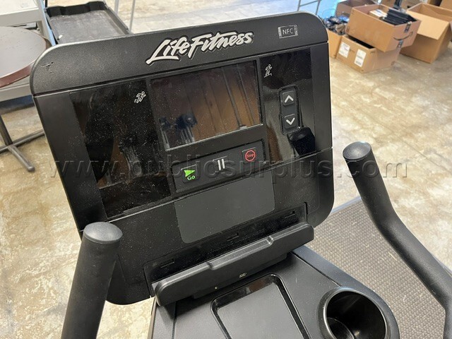 Life Fitness Club Series Upright Lifecycle Exercise Bike (CSLU) - photo 3