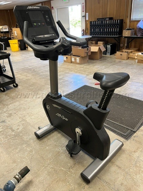 Life Fitness Club Series Upright Lifecycle Exercise Bike (CSLU) - photo 2