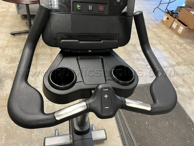 Life Fitness Club Series Upright Lifecycle Exercise Bike (CSLU) - photo 4