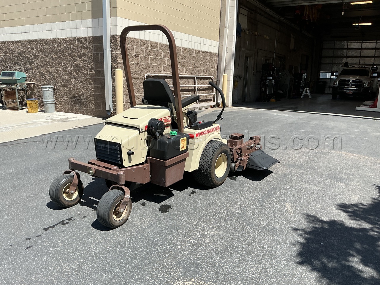 2017 Grasshopper 725DT mower - photo 3