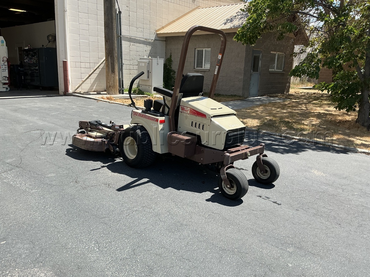 2017 Grasshopper 725DT mower - photo 5
