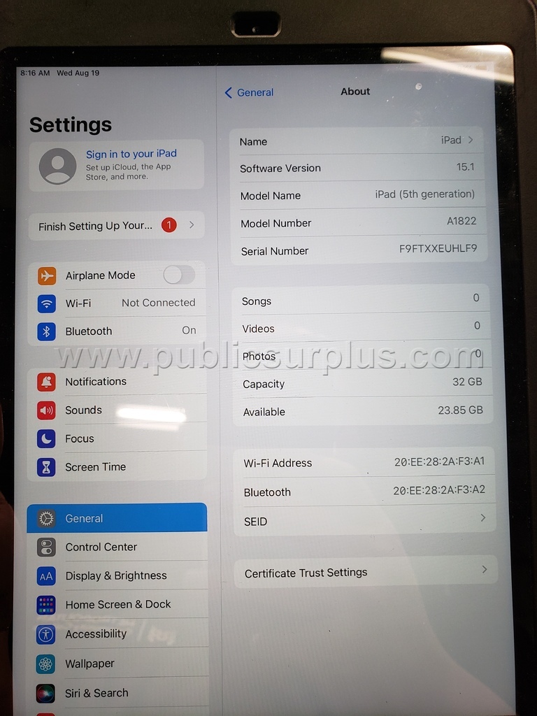 iPad A1822 Lot 3 LOT 5138 - photo 2