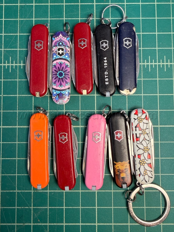 Small Victorinox Swiss Army Knives - QTY 50 - Shipping $12.00 - photo 3