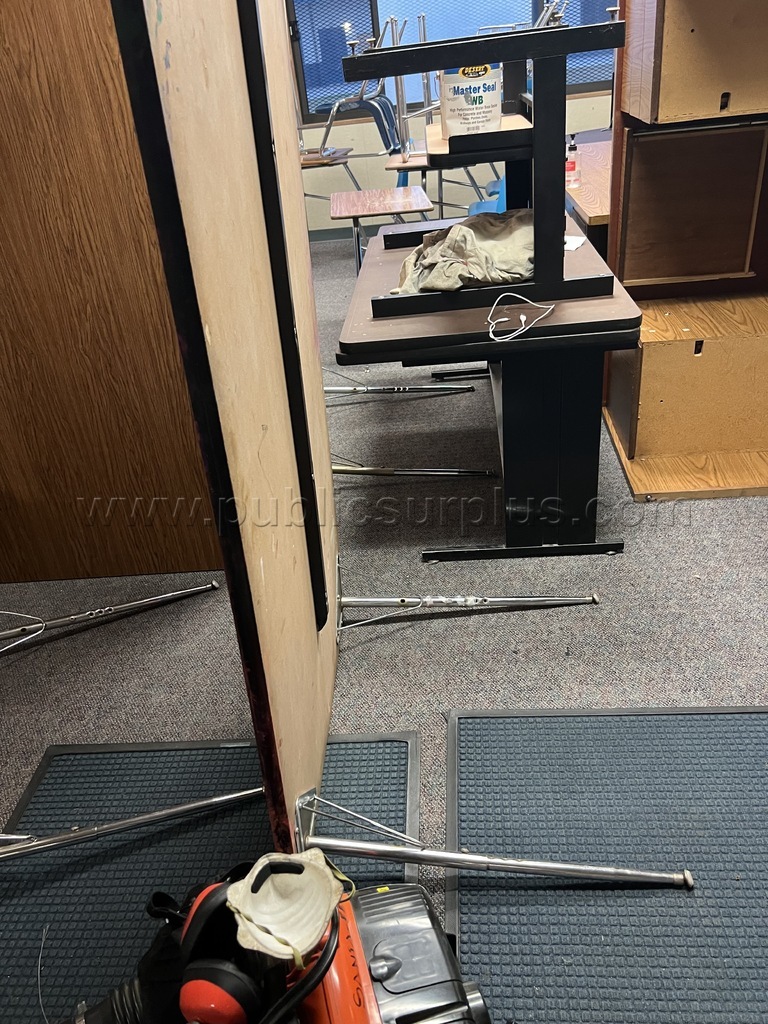 Large Lot of Office / Classroom Furniture - photo 3