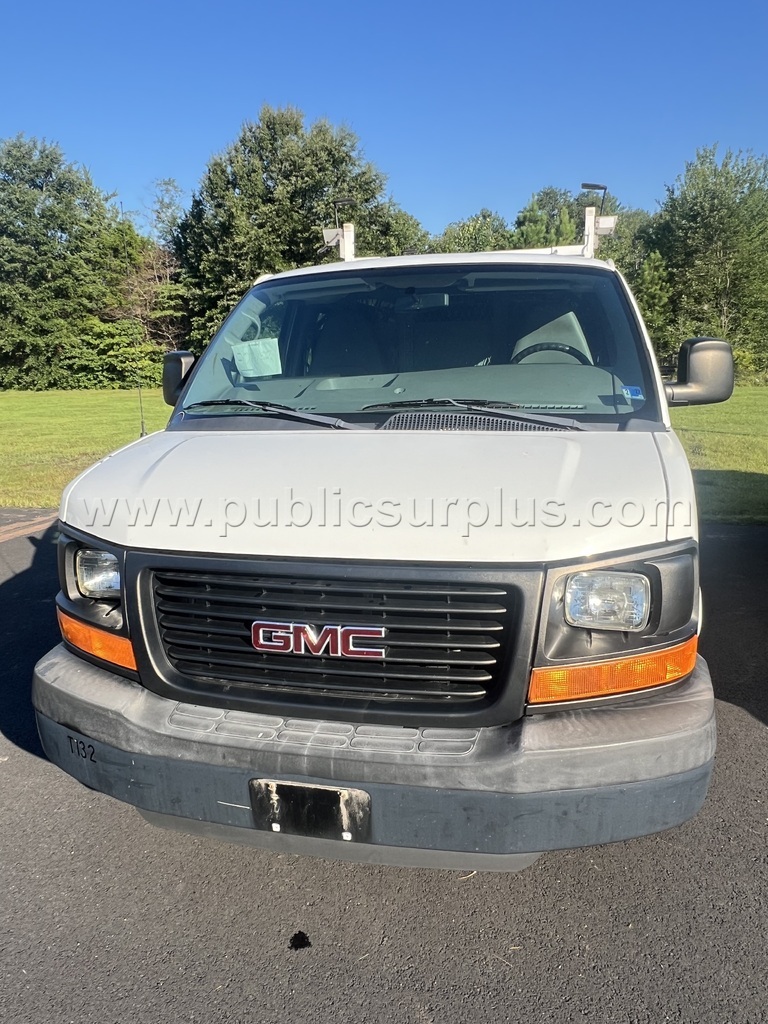 2013 GMC 1 Ton Van - photo 2