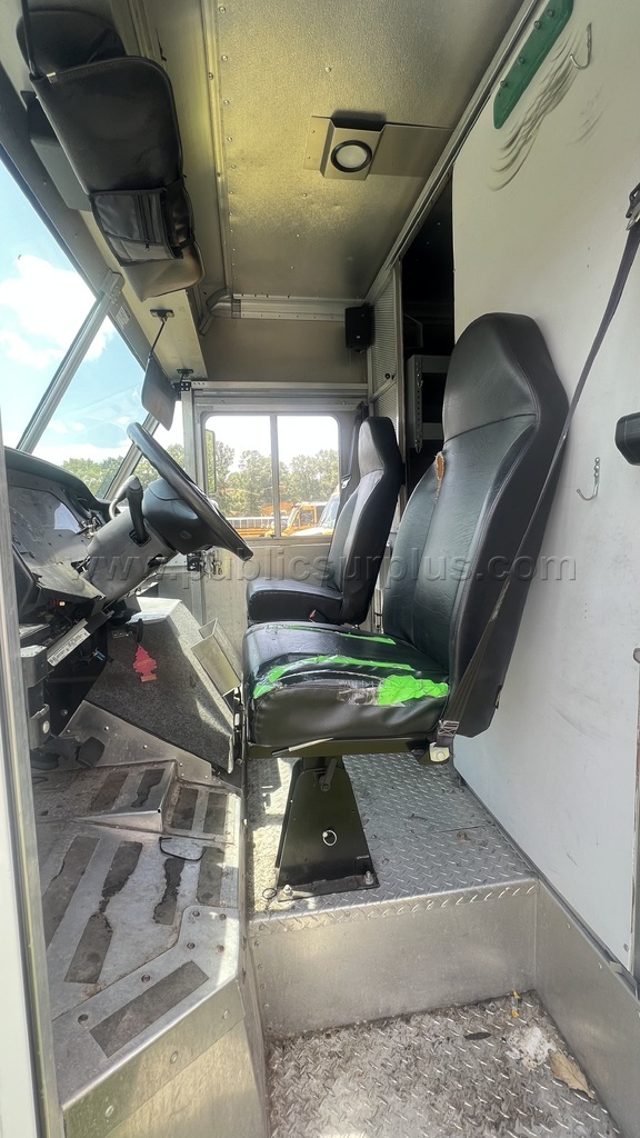 2013 FORD 1 Ton STEP VAN - photo 4