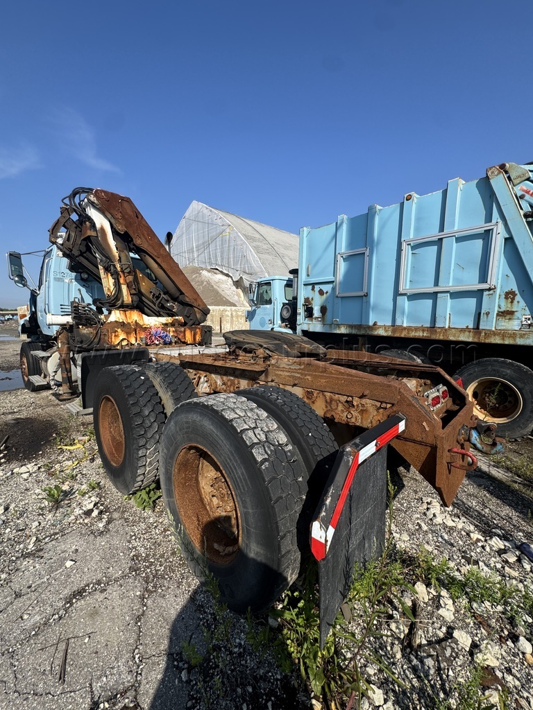 2006 STERLING LT9500 TRACTOR TRUCK - photo 5